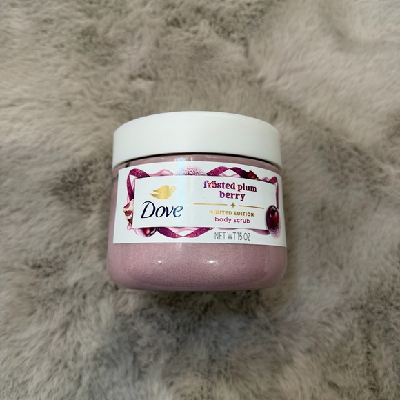 2 Dove Frosted Plum Berry Body Scrub - Limited Edition - New - Picture 2 of 8